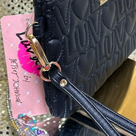 Betsey Johnson Black Quilted 'Luv' Wristlet Clutch Approx. 8 x 5 - Picture 5 of 12
